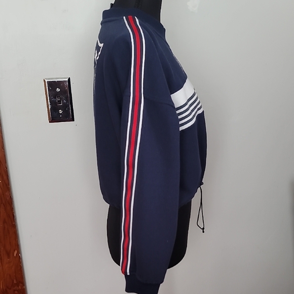 NFL Patriots Women's Navy and White Crew Neck Cropped Sweatshirt - Picture 4 of 10